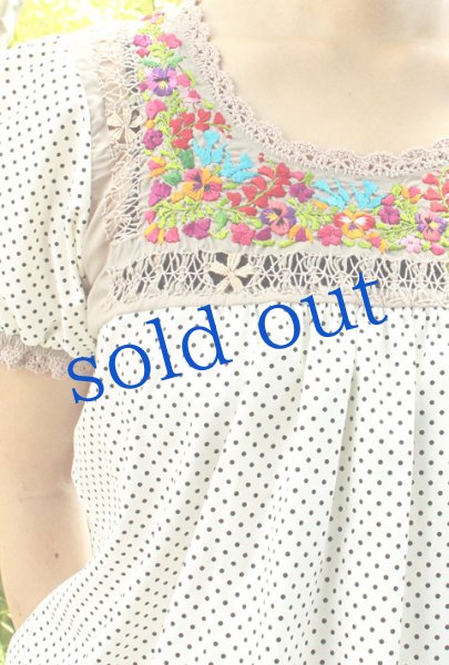 画像1: サンアントニーノ刺繍パフスリーブトップス (1)