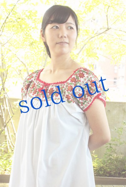 ビジューブラウス