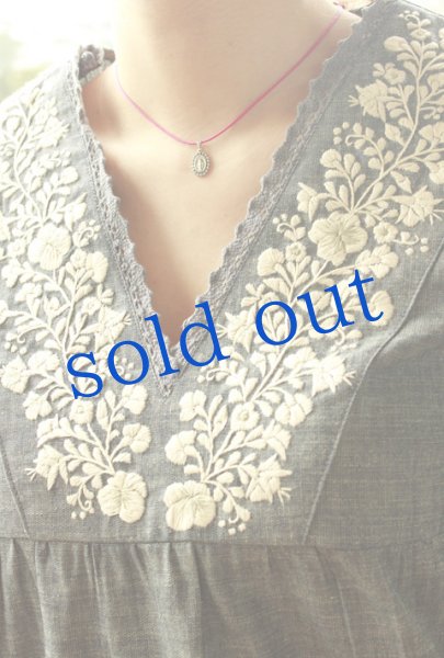 画像1: パンジー刺繍ベルスリーブトップス国内仕立て (1)