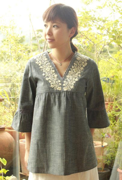 画像2: パンジー刺繍ベルスリーブトップス国内仕立て (2)