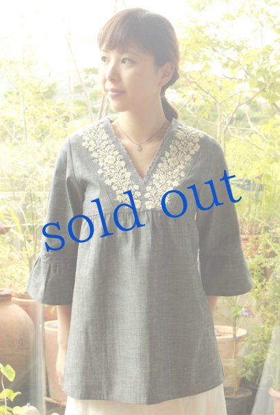 画像2: パンジー刺繍ベルスリーブトップス国内仕立て (2)