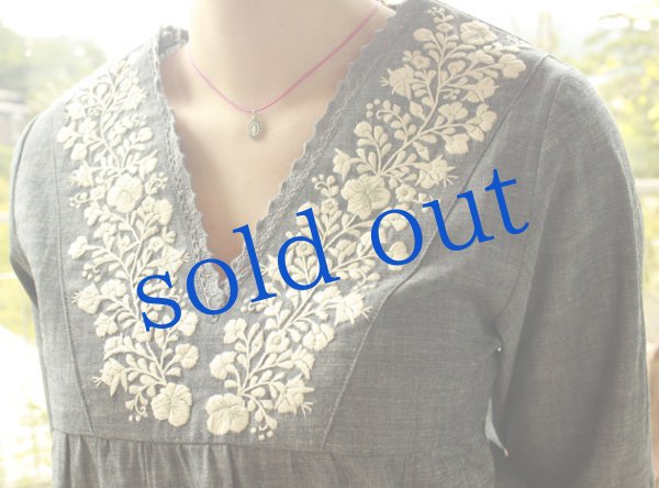 画像5: パンジー刺繍ベルスリーブトップス国内仕立て (5)