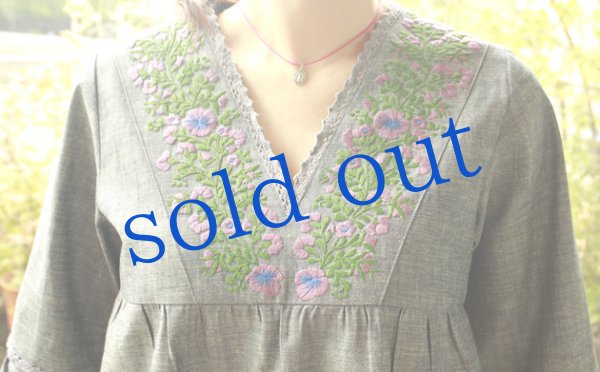 画像5: パンジー刺繍ベルスリーブトップス日本仕立て (5)