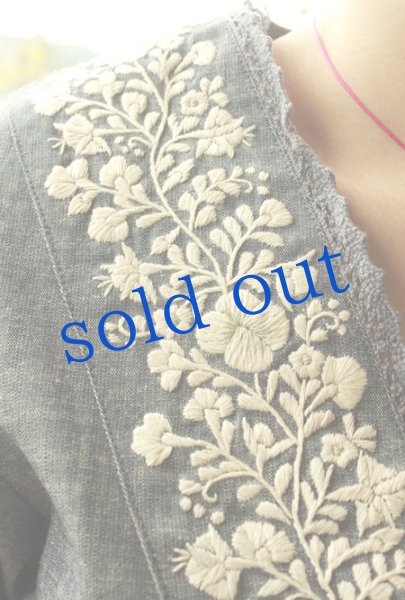 画像4: パンジー刺繍ベルスリーブトップス国内仕立て (4)