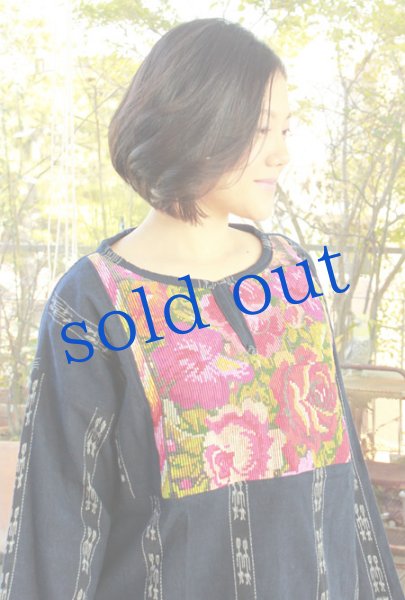 画像3: 藍の染と刺繍の織生地長そでトップス (3)