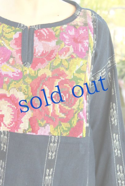 画像2: 藍の染と刺繍の織生地長そでトップス (2)