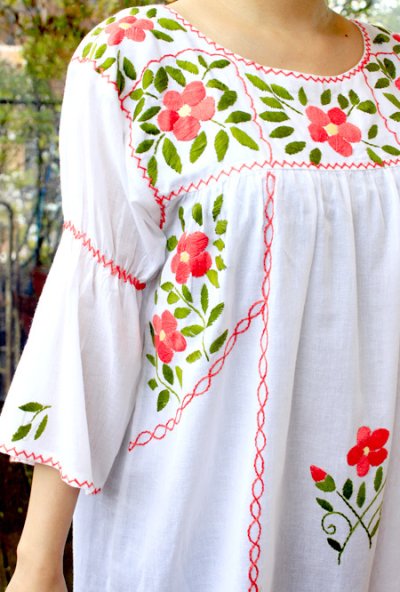画像1: ガーゼ生地7分袖の花刺繍チュニック