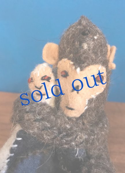 画像2: 抱っこサル親子 (2)