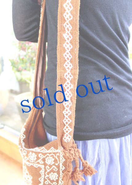 画像3: 手つむぎ・手織りウールの刺繍バッグ (3)
