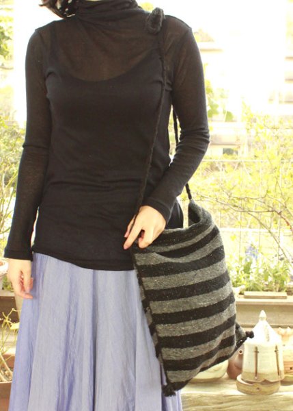 画像4: 手織りウールの刺繍ポシェット　 (4)