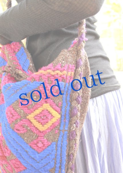 画像4: 手つむぎ・手織りウールの刺繍バッグ (4)