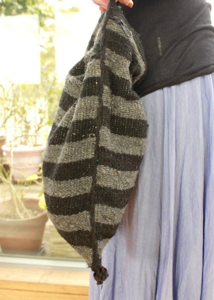 画像3: 手織りウールの刺繍ポシェット　 (3)