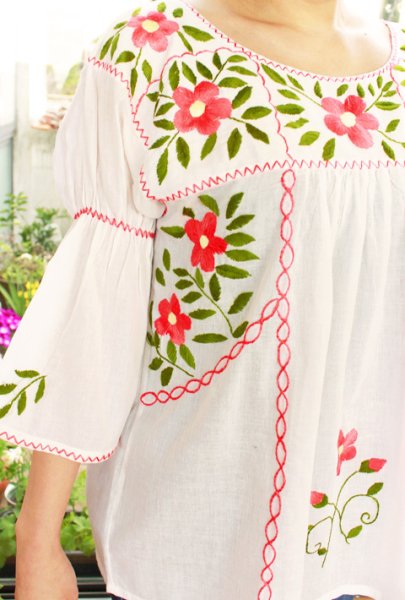 画像2: 7分袖の花刺繍トップス (2)