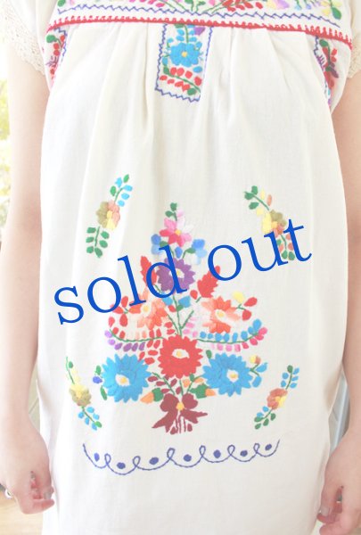 画像4: 定番メキシコ刺繍フレンチスリーブワンピース  (4)