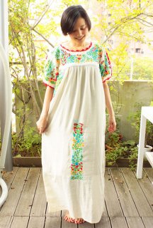 メキシコ刺繍・メキシカン刺繍・サンアントニーノ刺繍のワンピース
