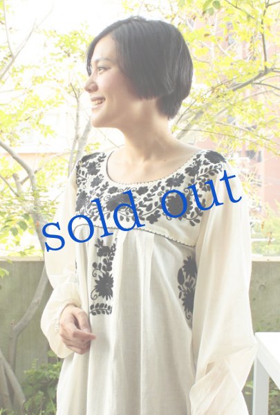 画像3: モノトーン刺繍のガーゼチュニック (3)