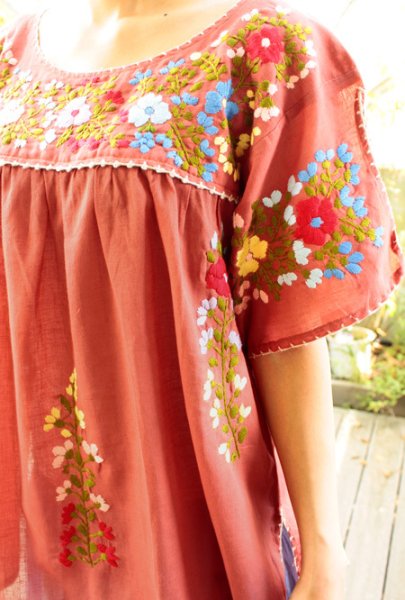画像2: 新色入荷ガーゼ刺繍トップス　 (2)
