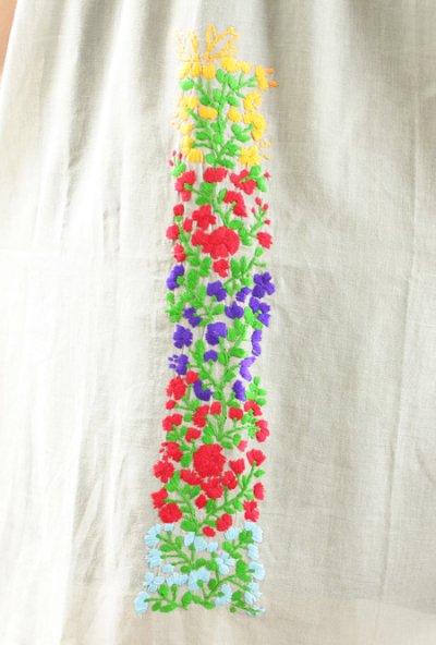画像2: ガーゼ生地手刺繍のロング丈ワンピース