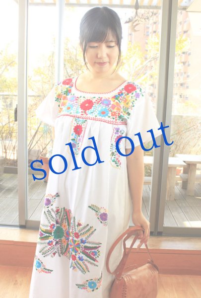画像2: 定番メキシコ刺繍ワンピース (2)