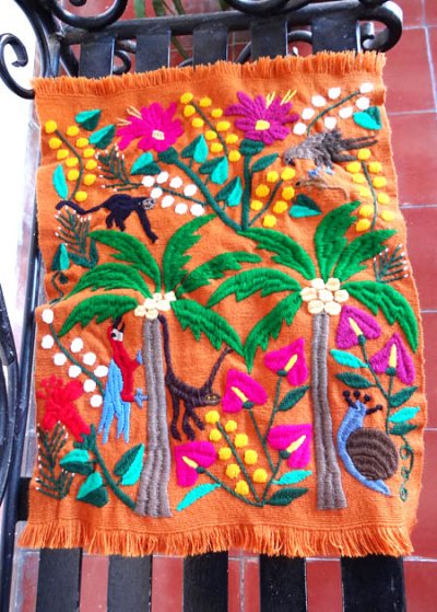 画像2: チアパス手織りと刺繍のタペストリー絵