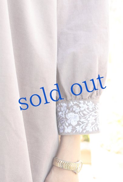 画像3: 日本生地「サンアントニーノ」 刺繍ワンピース (3)