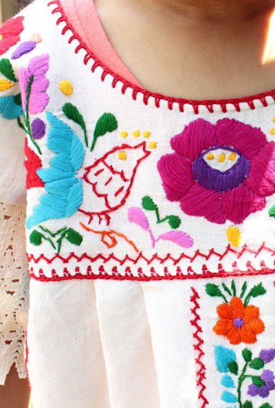 画像2: レース袖のメキシコ刺繍のワンピース