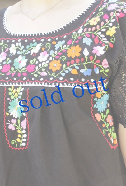 画像2: マンタ生地のメキシコ刺繍ワンピース  (2)