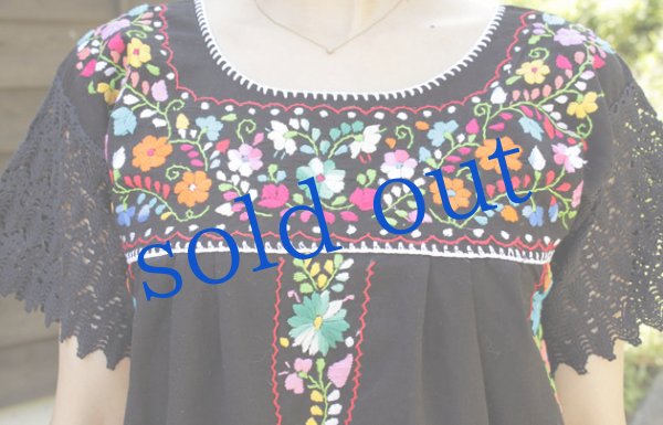 画像5: マンタ生地のメキシコ刺繍ワンピース  (5)