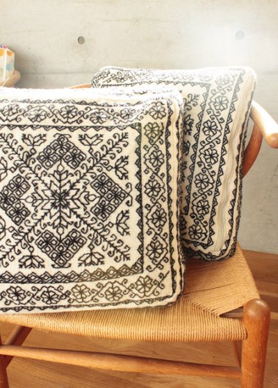 画像1: プエブラ州の手織り刺繍クッションカバー