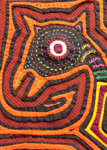 画像2: モラ刺繍クロス[約40cm×32cm]　 (2)