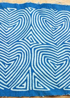 モラ刺繍パッチワークキルトの刺繍絵馬