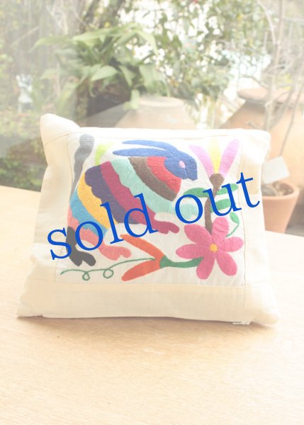 画像2: オトミの刺繍のクッションカバー小 (2)