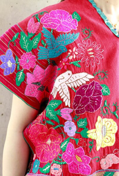 画像2: シナカンタン村の本格民族衣装　 (2)