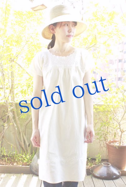 画像1: リャマリャマデザイン刺繍ワンピース「サンアントニーノ」 (1)