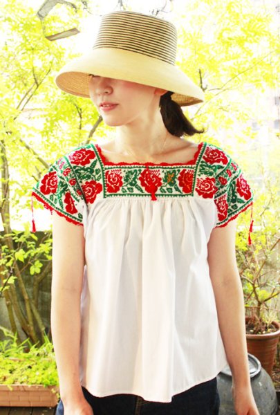 画像2: 「薔薇のクロスステッチ」メキシコ刺繍ブラウス　 (2)