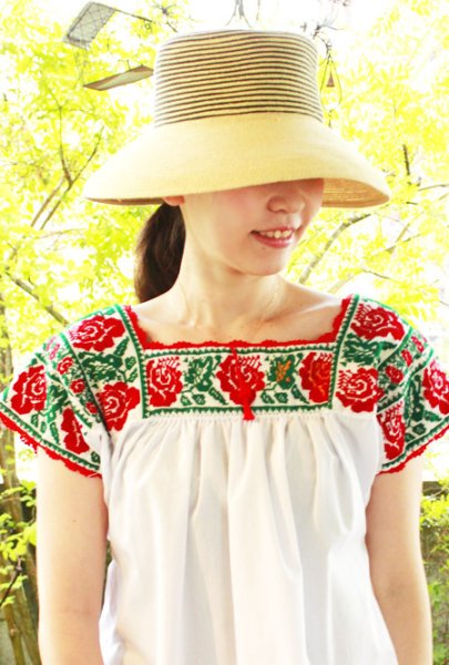 画像1: 「薔薇のクロスステッチ」メキシコ刺繍ブラウス　 (1)