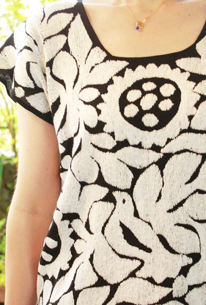 画像1: トゥクステペック刺繍ウイピルトップス (1)