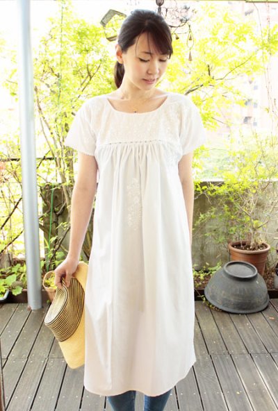 画像1: サンアントニーノ白刺繍ワンピース