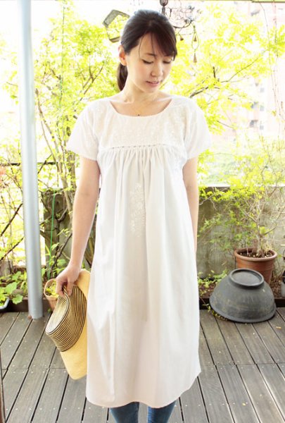 画像1: サンアントニーノ白刺繍ワンピース (1)
