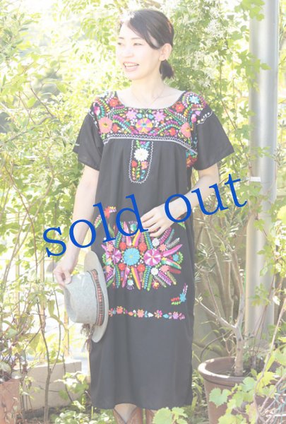 画像4: マンタ生地のメキシコ刺繍ワンピース　 (4)