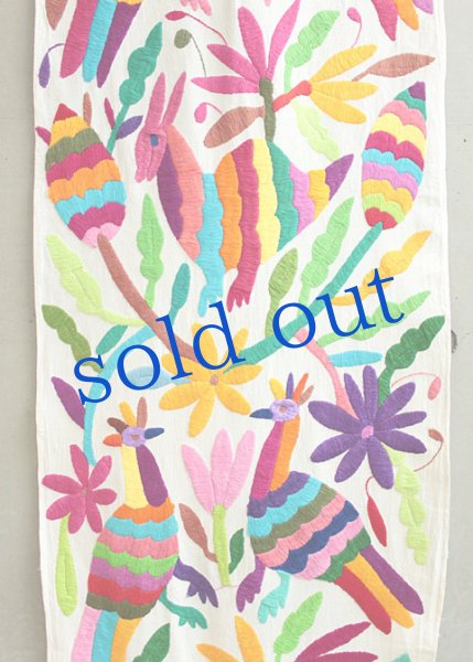 画像2: オトミの刺繍タペストリー・テーブルセンター  (2)