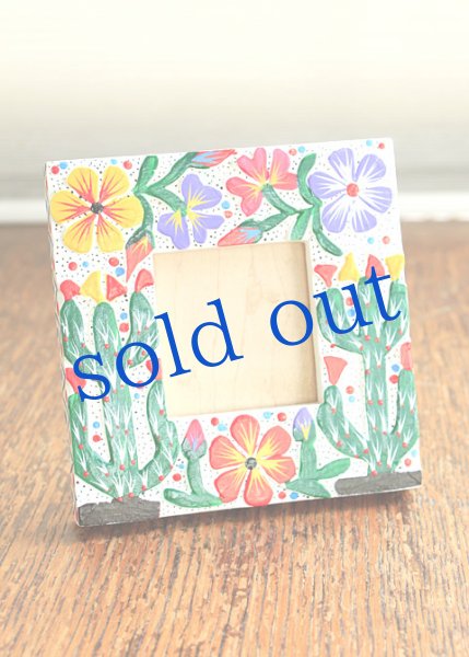 画像2: アレブリヘ村の木彫り写真立て (2)