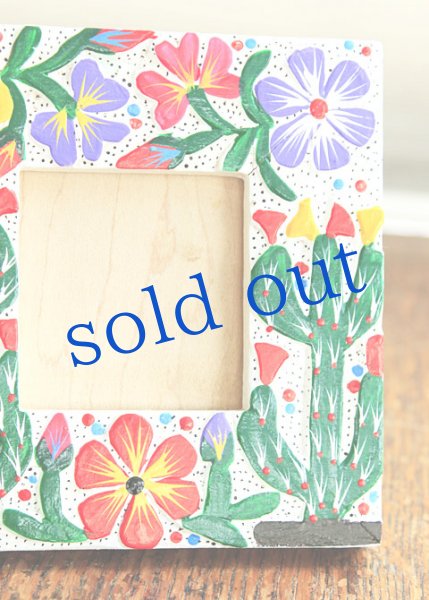 画像1: アレブリヘ村の木彫り写真立て (1)