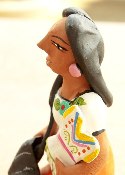画像1: アギラールファミリーの陶人形