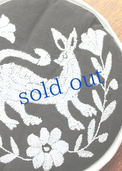 画像2: オトミの刺繍クッション入りトルティージャカバー (2)