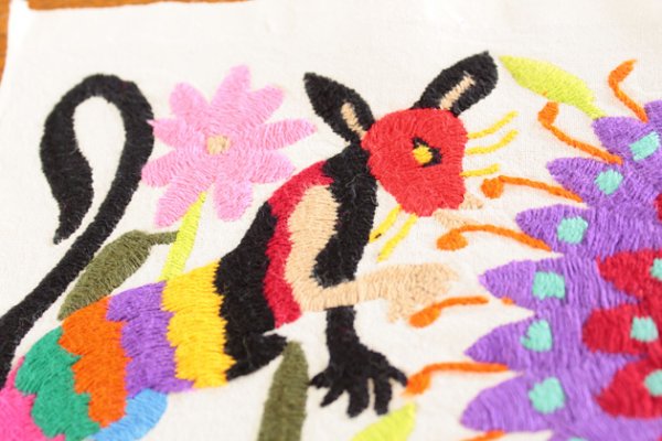 画像4: オトミの刺繍絵 44cm×35cm (4)