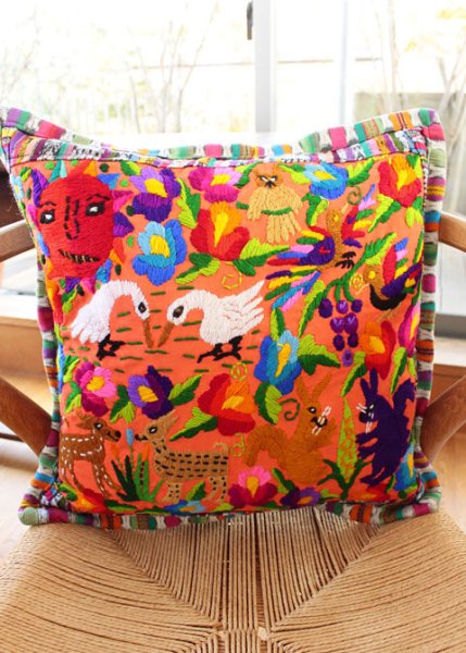 画像1: グアテマラ刺繍のクッションカバー　 (1)