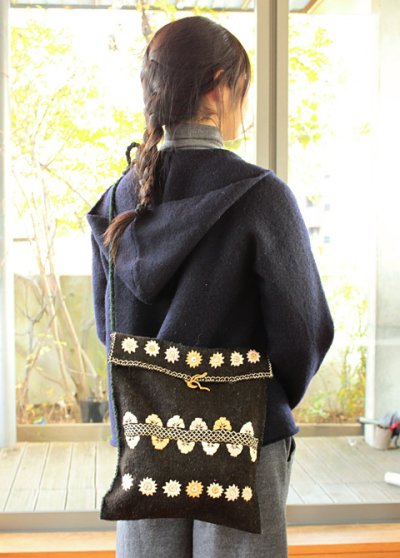 画像2: 手つむぎ・手織りウールの刺繍チャムラバッグ大