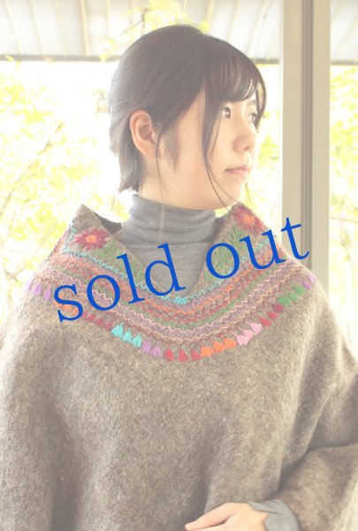 画像2: チャムラの手織り羊毛生地の刺繍ポンチョ　 (2)