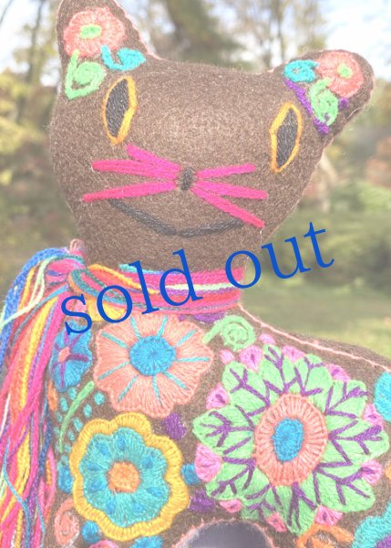 画像2: 刺繍いっぱい猫 (2)